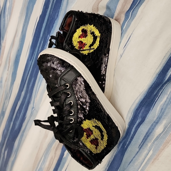 Steve Madden Kid’s Sequin Emoji Smiley Sneakers, Size 3 - Picture 6 of 8
